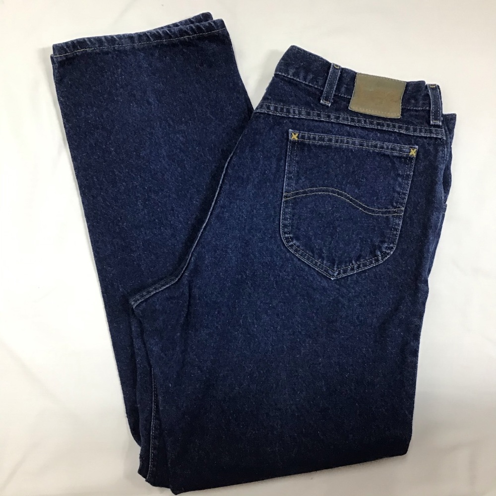 Lee like-new straight leg blue jeans. 38 x 32.